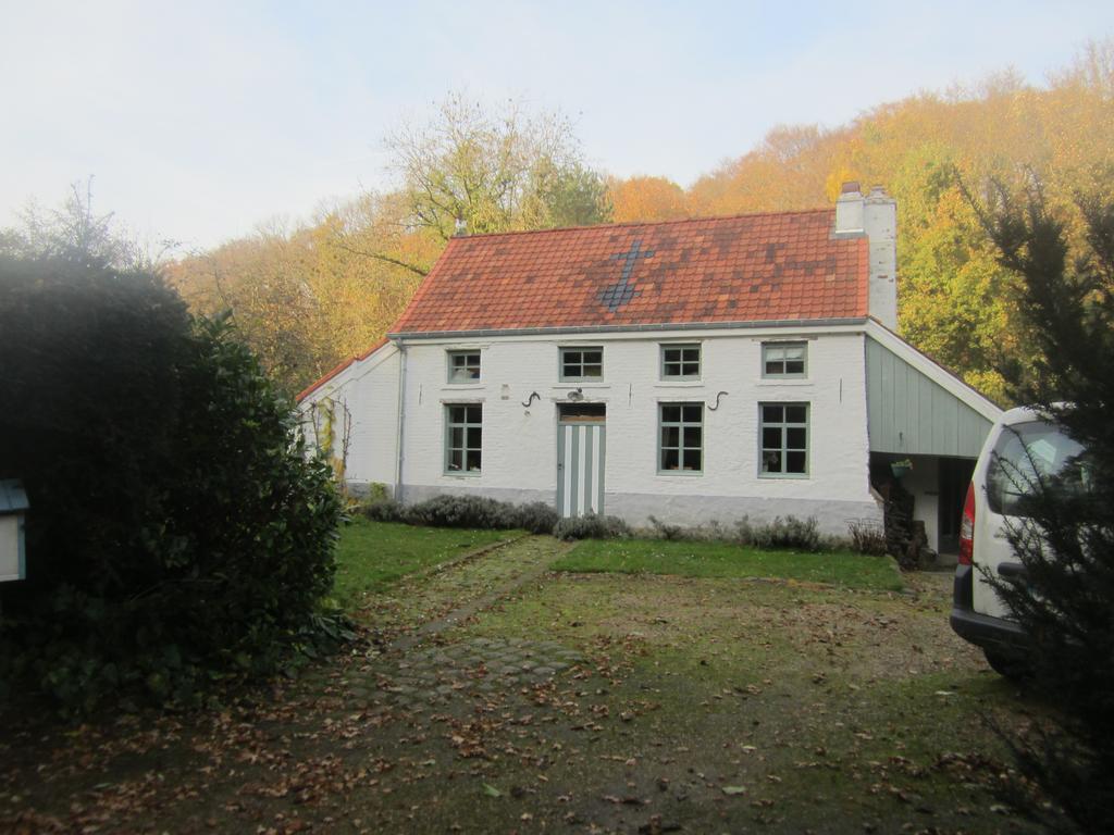 Maison De Blanche Neige Court-Saint-Etienne Buitenkant foto